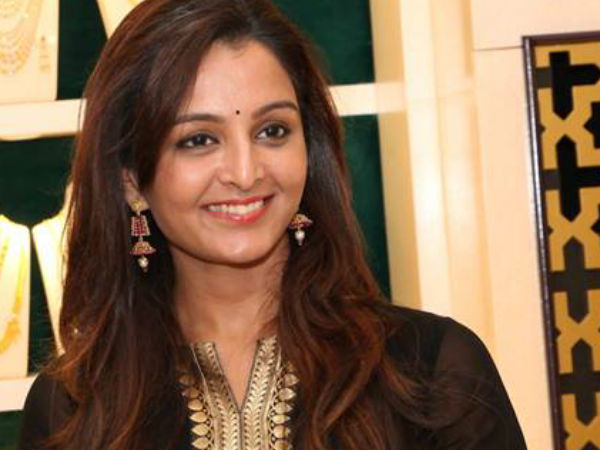 മഞ്ജുവും ഷക്കീലയേയും മഞ്ജുവും ഷക്കീലയേയും