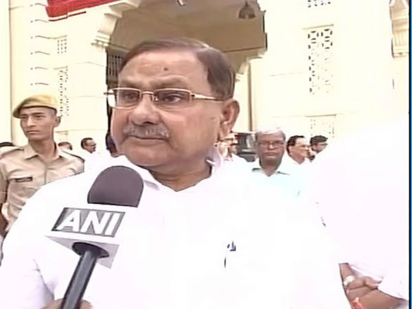 പൂവാലന്‍മാര്‍ക്ക് നിയന്ത്രണം