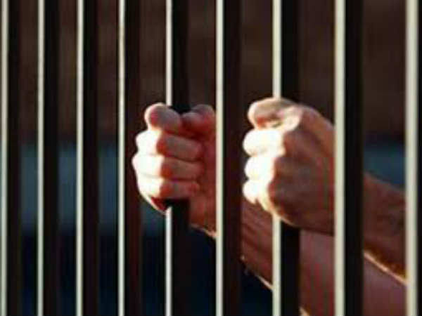 വെവ്വേറെ ജയിലിലെത്തിച്ചു