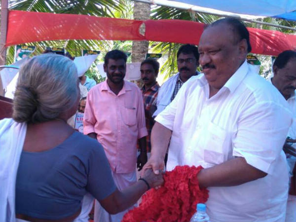 മുരളി പോയിട്ടും പോകാതെ നിന്നു