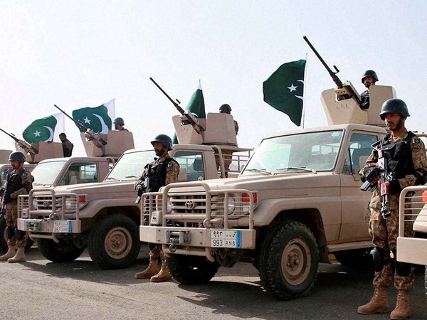 മുന്‍ സൈനിക ജനറല്‍