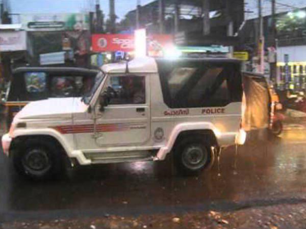 മൊഴി നല്‍കാനെത്തി