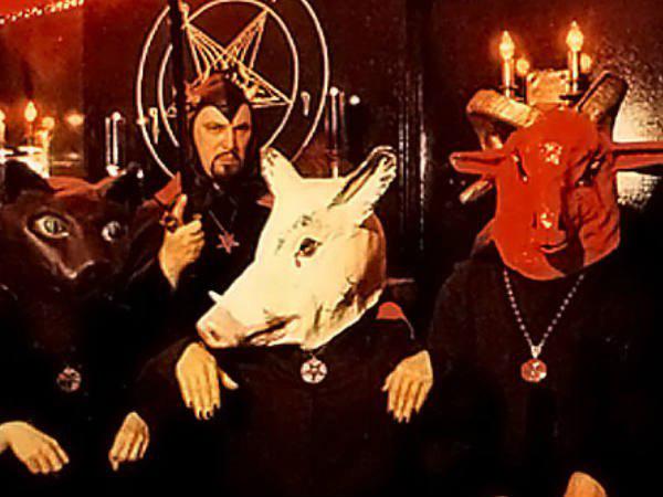 തലതിരിഞ്ഞ കുരിശും കറുപ്പും തലതിരിഞ്ഞ കുരിശും കറുപ്പും