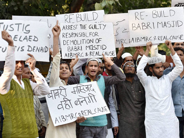 ആറു പേരെ ആരും കണ്ടില്ലേ?