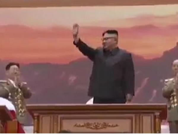 പൊട്ടിച്ചിരിച്ച് കിം ജോങ് ഉന്‍