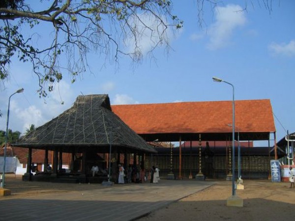 നഷ്ടപ്പെട്ടത് മാലയും പതക്കവും...