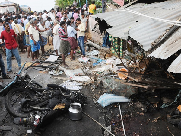  സംഭവ സ്ഥലത്ത് 