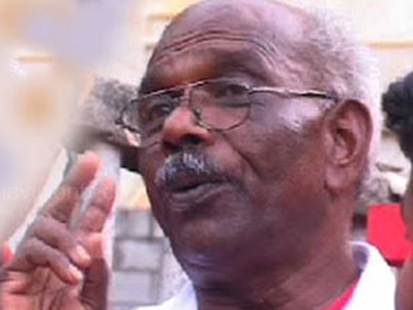 അവന്റെ തലയ്ക്ക് സുഖമില്ല...