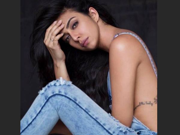 തല്‍ക്ഷണം മരിച്ചു