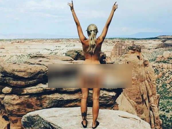 നിതംബ പ്രദര്‍ശനം