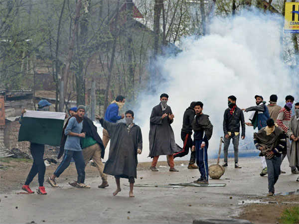 ലൈസന്‍സില്ല, പ്രവർത്തിക്കുന്നത് നിരവധി ചാനലുകൾ 