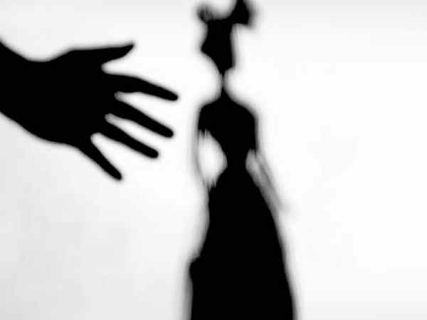  കുട്ടികളെയും തല്ലി