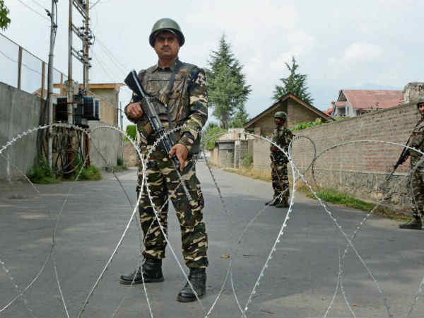 അഖ്നൂരിൽ സേവനമനുഷ്ടിക്കുന്നു