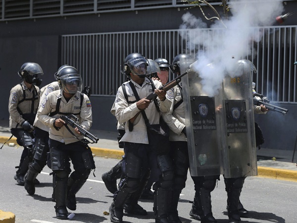 വ്യത്യസ്തമായ പ്രതിഷേധങ്ങള് വ്യത്യസ്തമായ പ്രതിഷേധങ്ങള്