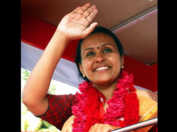 വീണ വിശദീകരിക്കുന്നു