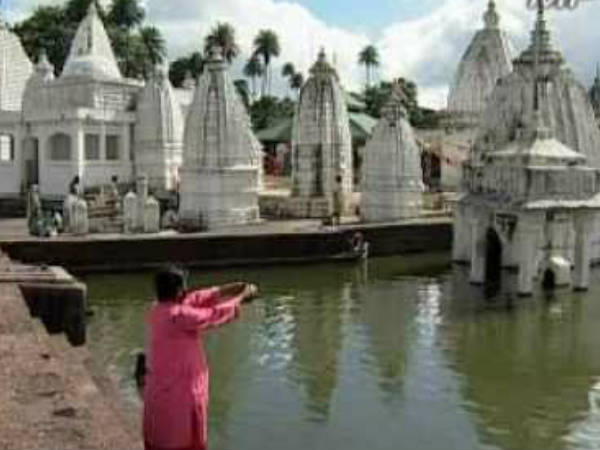 തെളിവുകളുണ്ടേ തെളിവുകളുണ്ടേ