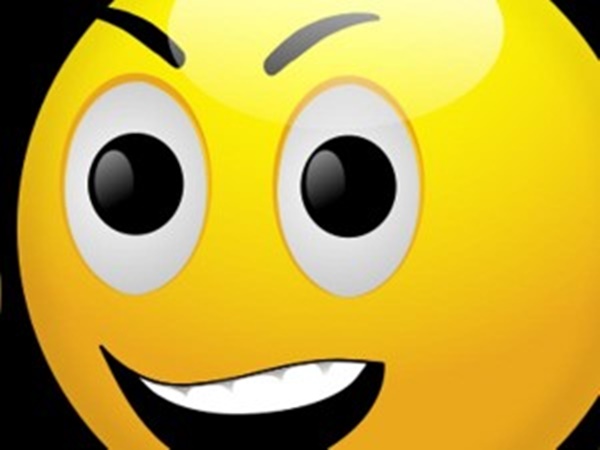 സുരേഷും രമേശും സുരേഷിന്റെ ഭാര്യയും