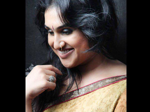  പിന്നില്‍ വനിത തന്നെ