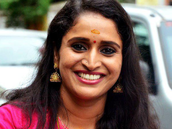 എറണാകുളത്തേക്ക് പോവുന്നതിനിടെ