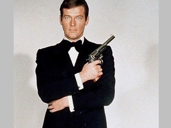 ആദ്യ ബോണ്ട് ചിത്രം