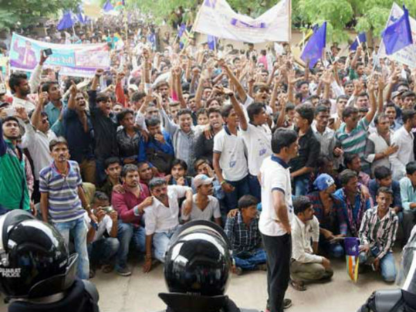 ദളിതര്‍ക്ക് നേരെയുള്ള അക്രമം