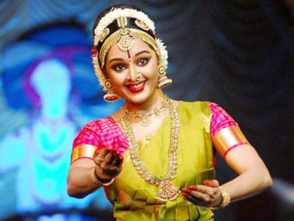 മലയാളത്തിന്റെ ലേഡി സൂപ്പര്‍ സ്റ്റാര്‍