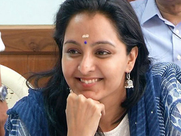 എവിടേയും പോയിട്ടില്ല