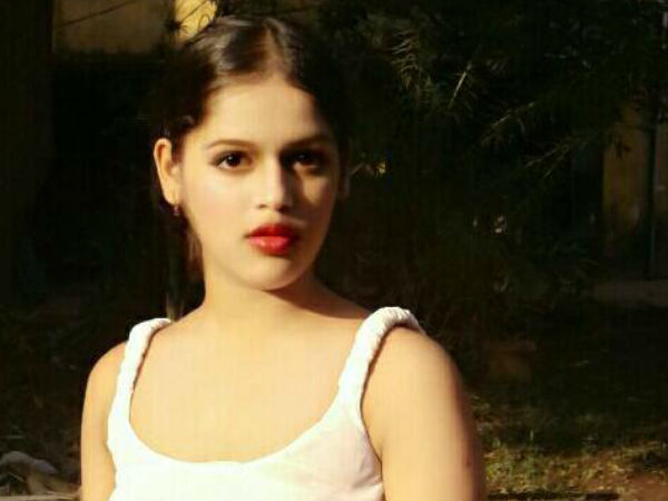 എട്ടാം ക്ലാസുകാരി...