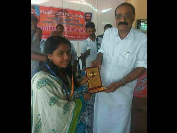 ആര് ആർക്കൊപ്പം