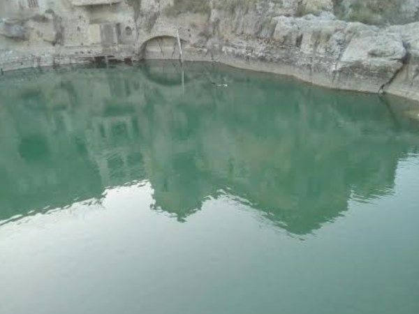 കുളിക്കാൻ എത്തുന്നവർക്ക് ഭീഷണി...