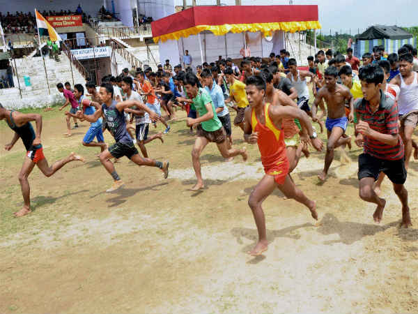 ഉദ്യോഗാര്‍ഥികളെ സമീപിച്ചു