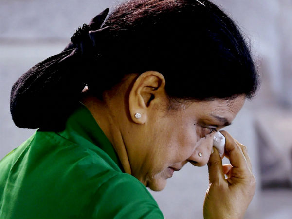 പാർട്ടി കുരുക്കിൽ