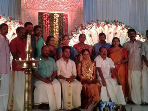 വധു സർവ്വാഭരണ വിഭൂഷിത