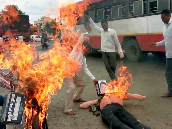 മുഖ്യമന്ത്രി വരണം മുഖ്യമന്ത്രി വരണം