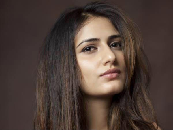 ഫോട്ടോഷൂട്ട് വിവാദം