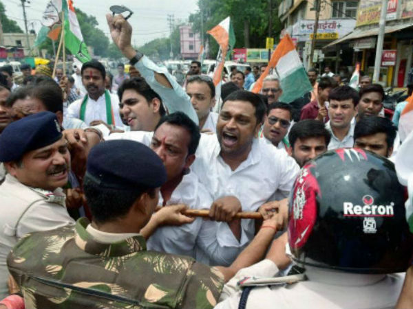 വാദിയെ പ്രതിയാക്കുന്നു