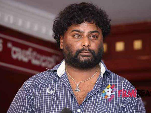 നടിക്ക് എസ്എംഎസ്