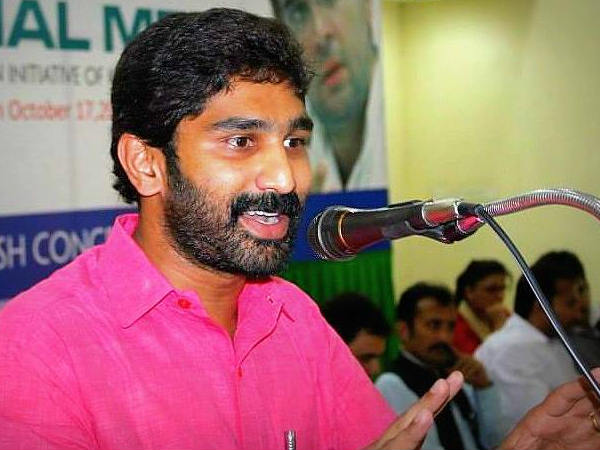 തള്ള് വരാൻ പോകുന്നേ ഉള്ളൂ തള്ള് വരാൻ പോകുന്നേ ഉള്ളൂ