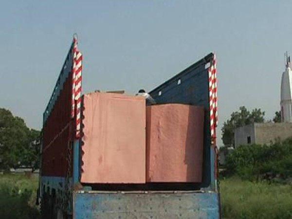 കല്ലുകൾ കൊണ്ടുവരുന്നു കല്ലുകൾ കൊണ്ടുവരുന്നു