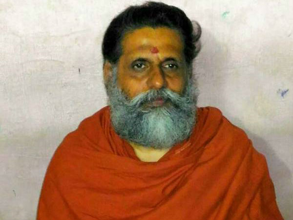 പെൺകുട്ടിക്ക് പണം നൽകി