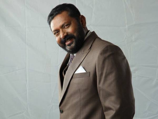 എല്ലാം ലാലിന്റെ ചുമലിൽ ചാരി