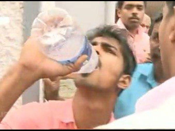 കള്ളനെ ഓടിച്ചിട്ട് പിടിച്ചു