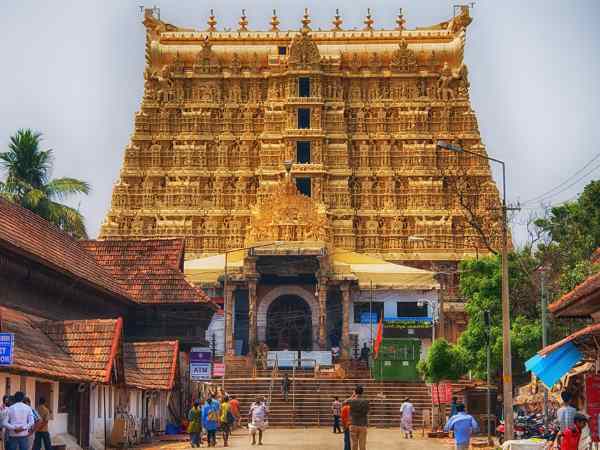 രത്നങ്ങളും സ്വർണ്ണക്കട്ടികളും