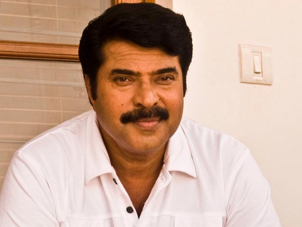 മമ്മൂട്ടിയുടെ വീട്ടിലേക്ക് മാർച്ച്...
