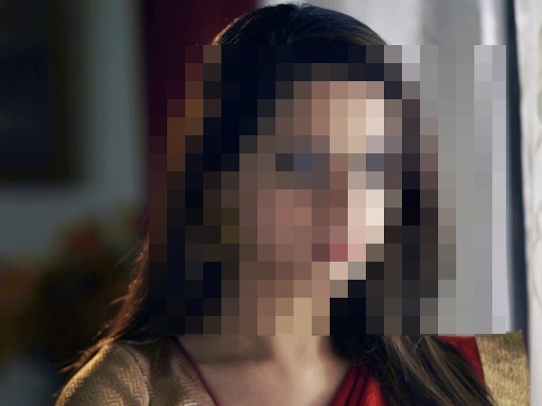 രണ്ടുപേര്‍ കാറിലേക്ക് കയറി