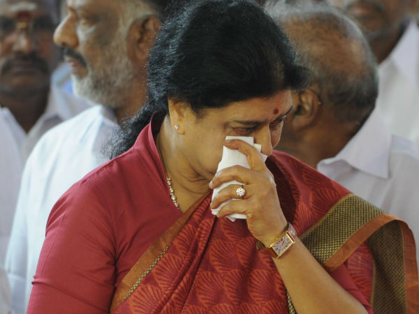 ശശികലയ്ക്ക് മാത്രമല്ല