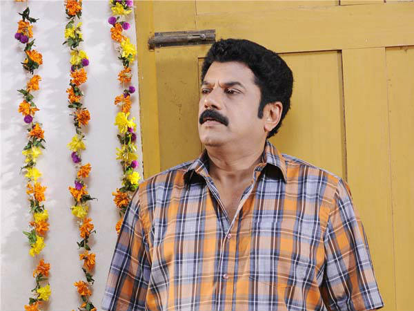 വാഹനത്തിനും അകമ്പടി