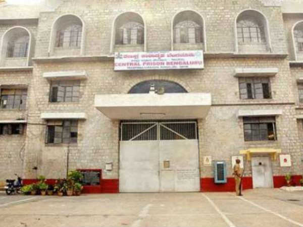 ജയിലിൽ പ്രത്യേക സൗകര്യങ്ങൾ