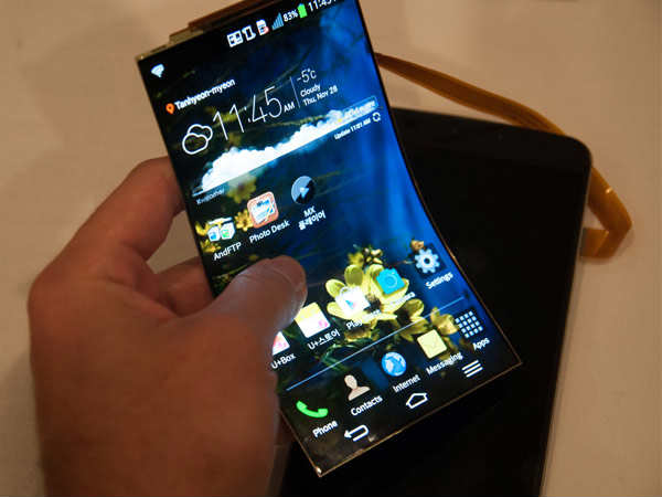 പിന്നിൽ 