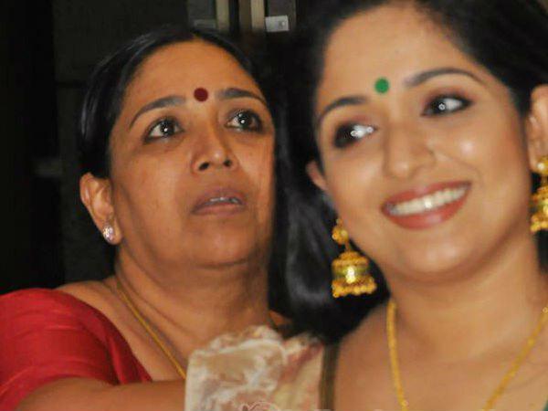 കാവ്യയും അമ്മയും